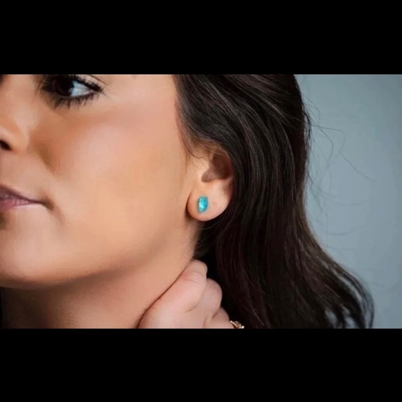 🆕 New Raw Aquamarine Crystal Stud Gemstone Earrings - Picture 5 of 8